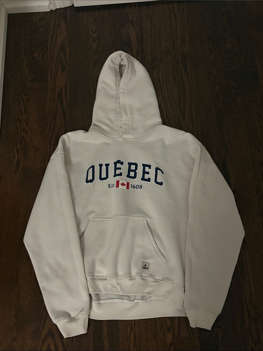 Québec White Hooded Sweatshirt with Blue Script